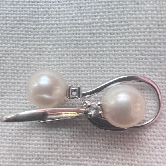 14k white gold Philberta earrings - Picture 2 of 6